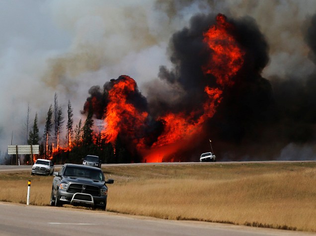 Incêndio florestal evacua cidade inteira de Fort McMurray no Canadá - 07/05/2016
