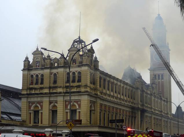 Incêndio atinge o Museu da Língua Portuguesa, no Centro de São Paulo Incêndio atinge o Museu da Língua Portuguesa, no Centro de São Paulo