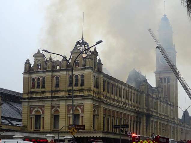Incêndio atinge o Museu da Língua Portuguesa, no Centro de São Paulo