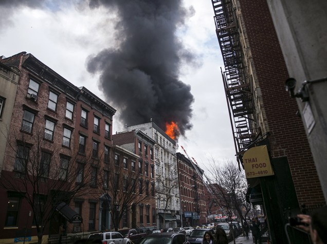 Incêndio em prédio no East Village, no distrito de Manhattan, em Nova York