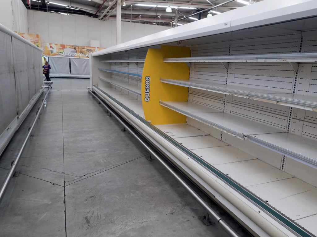 Supermercado sem abastecimento em Caracas, na Venezuela