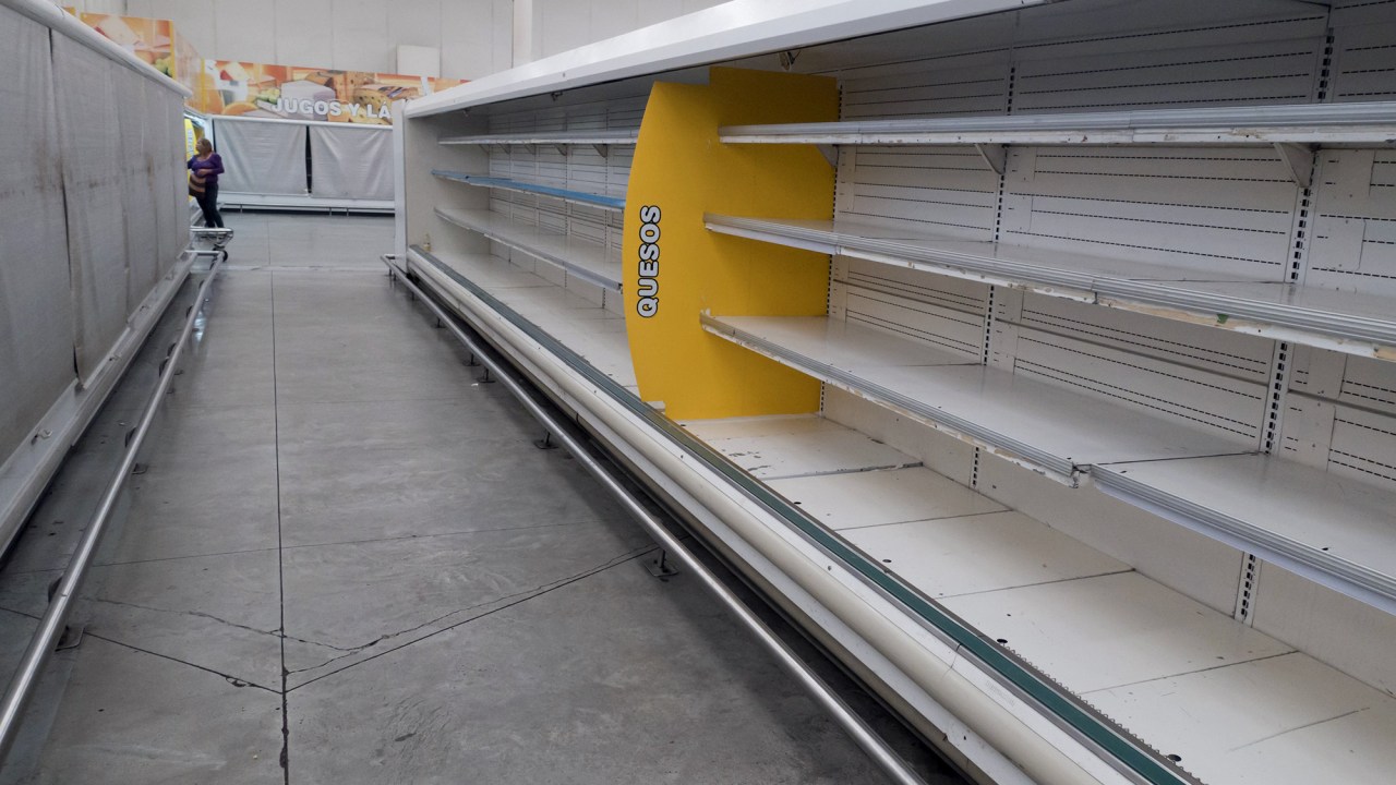 Supermercado sem abastecimento em Caracas, na Venezuela
