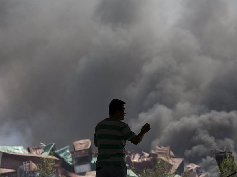 Local da explosão que deixou dezenas de mortos na cidade portuária de Tianjin, na China - 13/08/2015