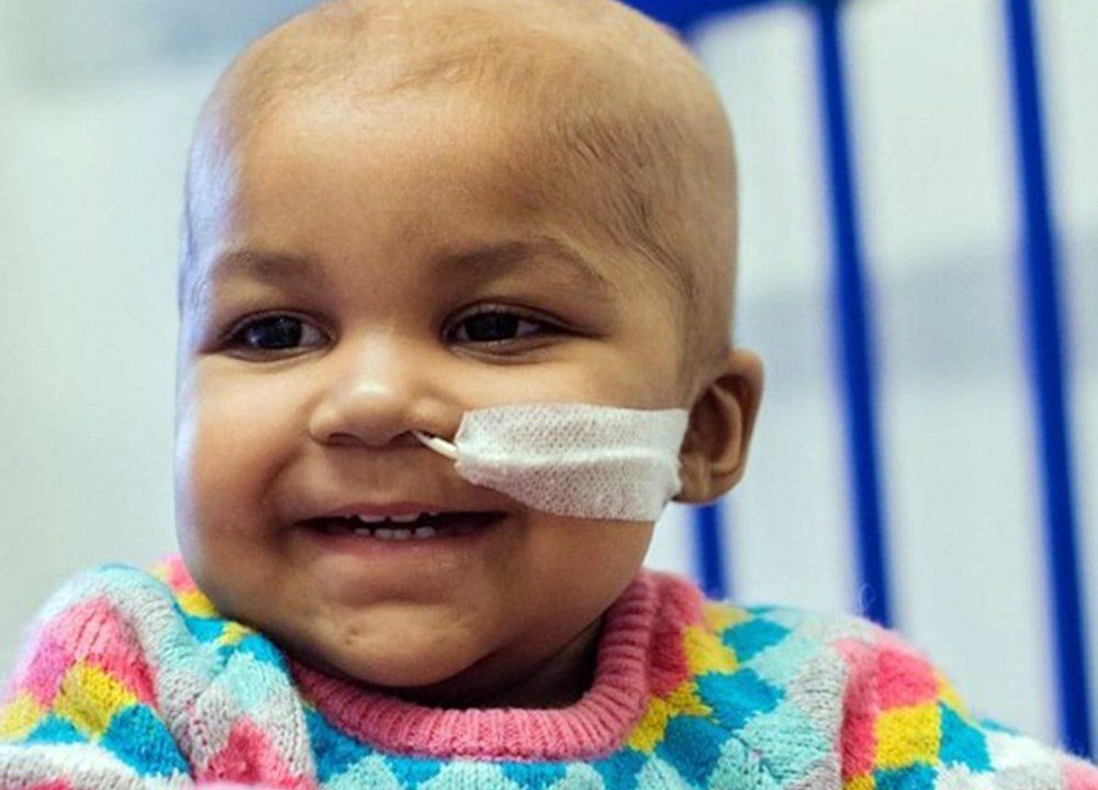 A menina Layla Richards, de apenas um ano, está livre da leucemia após tratamento inédito de edição de genoma