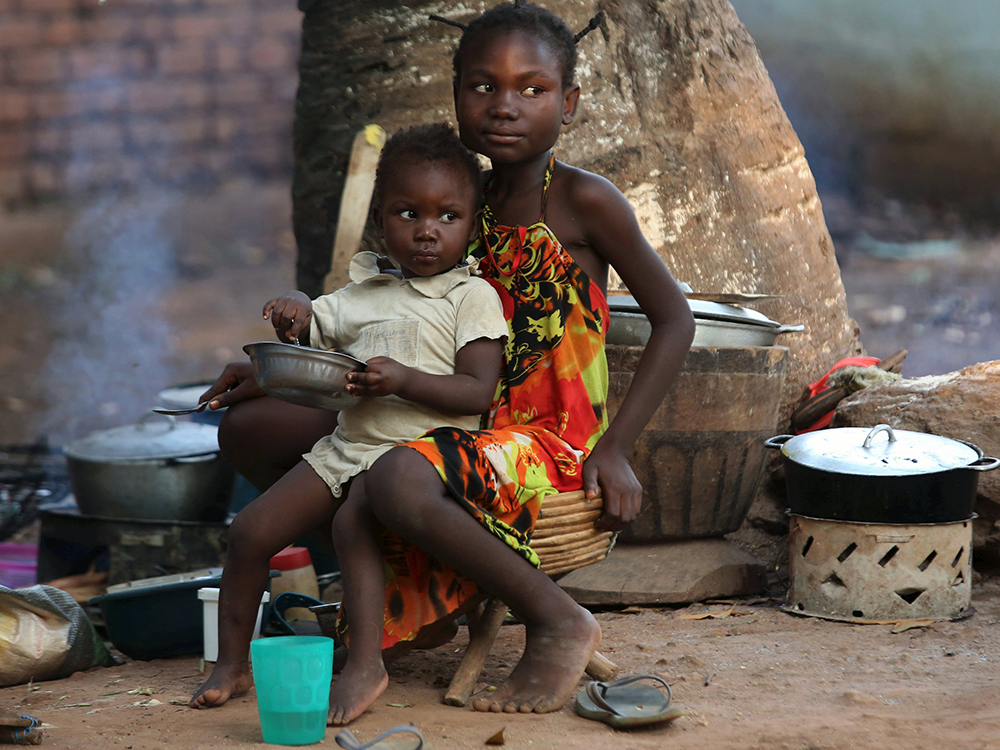 Meninas na cidade de Bangui, na África Central