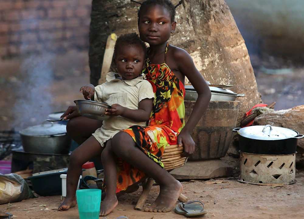 Meninas na cidade de Bangui, na África Central