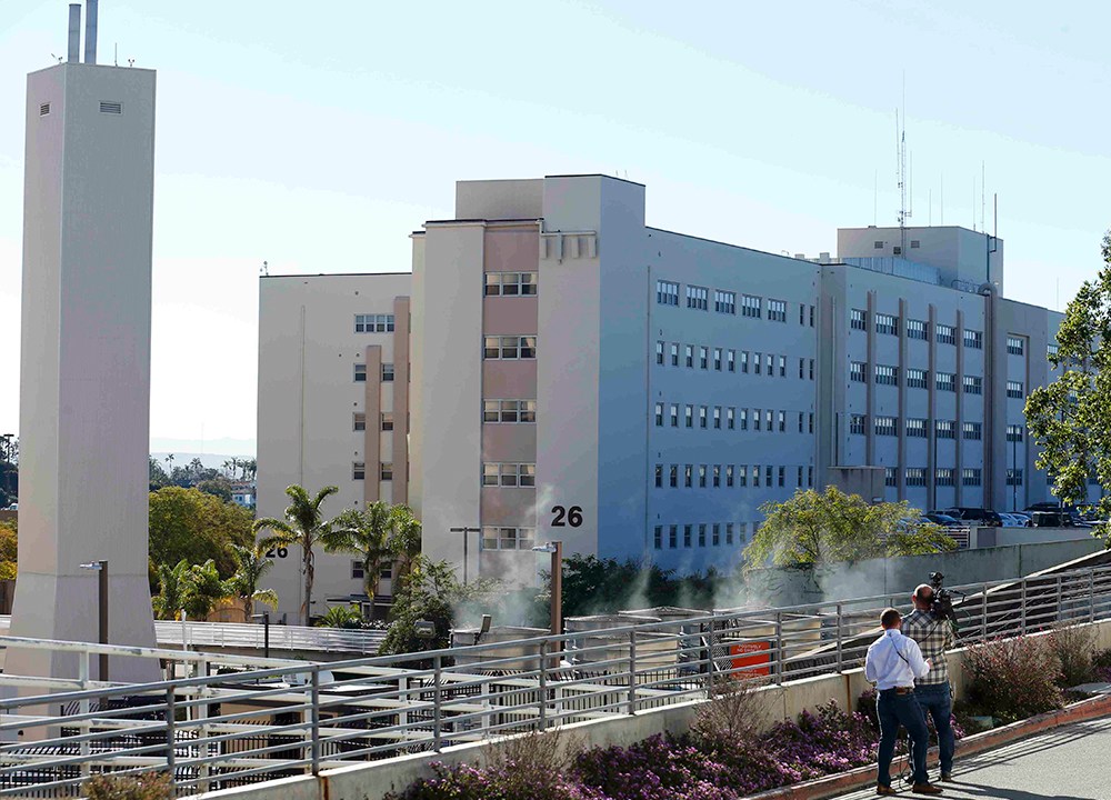 Atirador invade hospital militar em San Diego