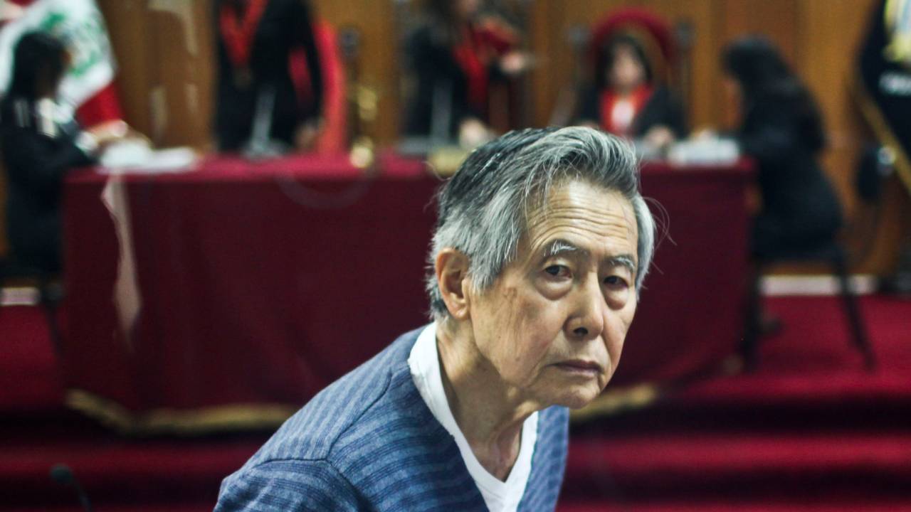 O ex-presidente do Peru, Alberto Fujimori, participa de uma audiência no tribunal de Lima, em 2013