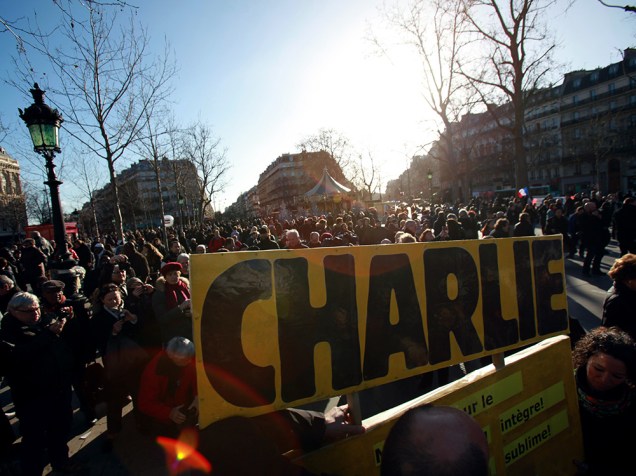 Milhares de pessoas e líderes políticos de diferentes países se reúnem neste domingo (11) na Praça da República, em Paris, para uma marcha global contra o extremismo, após os atentados terroristas que assolaram a França na última semana