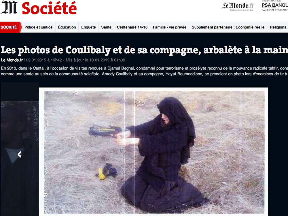 Em imagem divulgada pelo jornal francês Le Monde, Hayat aparece em um campo de treinamento de jihadistas em Cantal
