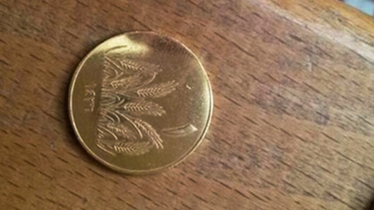 A moeda dinar, cunhada em de ouro pelo Estado Islâmico