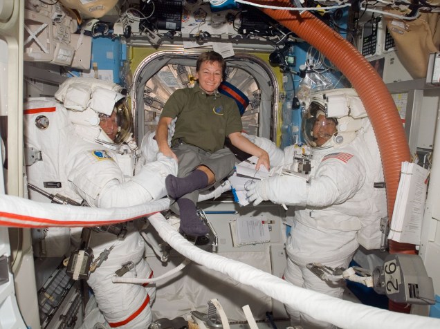 <p>Em 2007, Peggy Whitson tornou-se a primeira comandante feminina da ISS.</p>