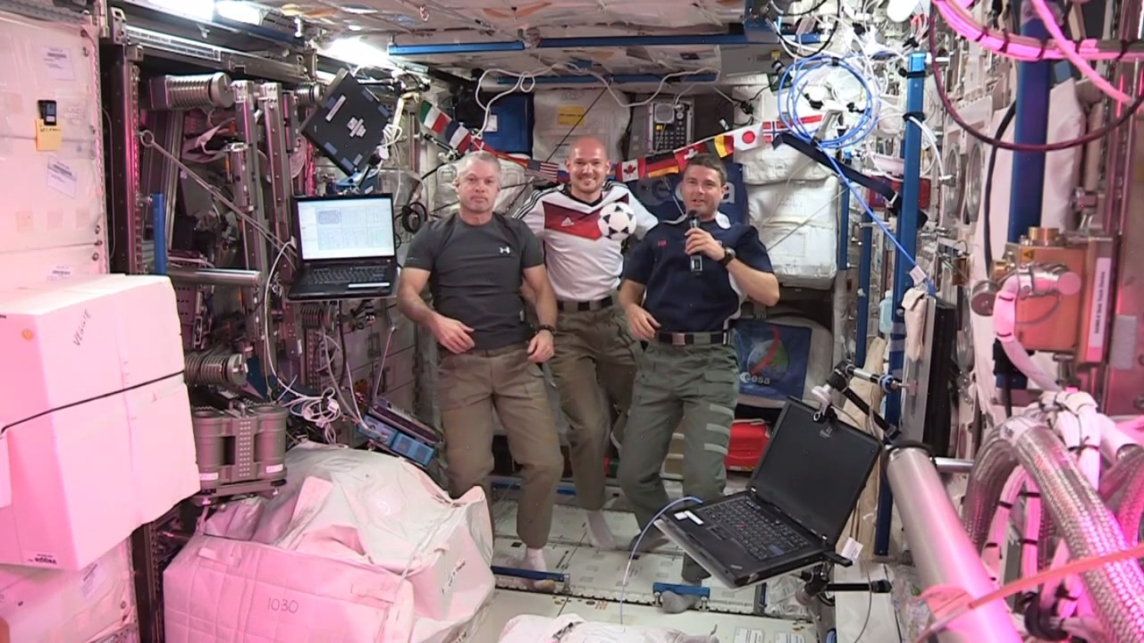 Astronautas da ISS gravam vídeo sobre a Copa do Mundo de 2014