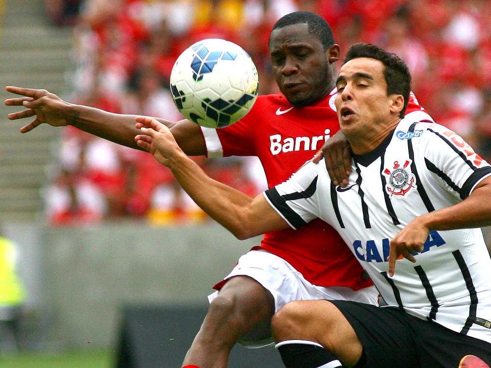 Em 2014, Corinthians venceu o Inter por 2 a 1 no Beira-Rio