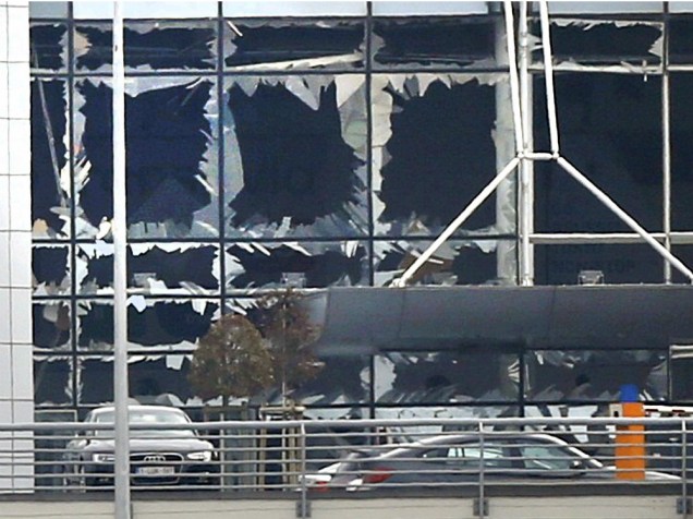 A explosão destruiu vidraças do Aeroporto de Bruxelas