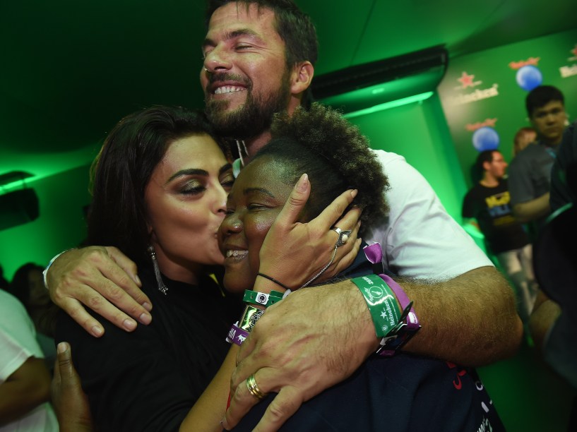Juliana Paes curte camarote da Heineken acompanhado do marido Carlos Eduardo Baptista