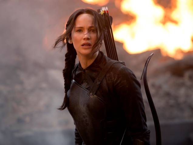 Protagonista, personagem Katniss, em cena do filme Jogos Vorazes: A Esperança - Parte I