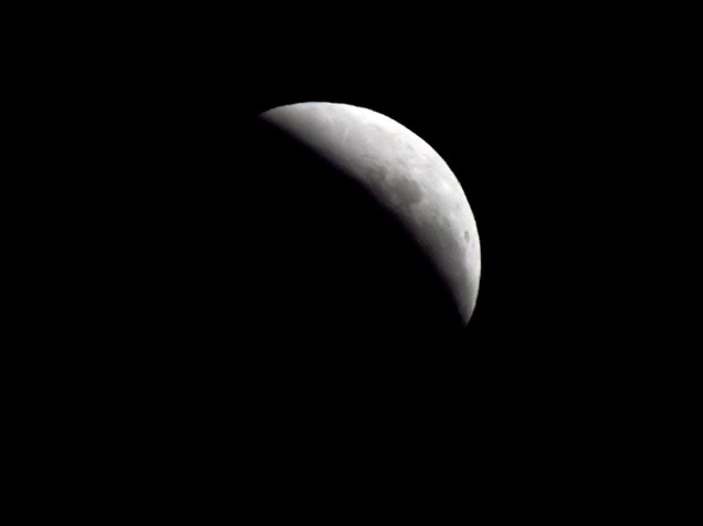 Eclipse total lunar e Superlua (a Lua mais próxima da Terra) coroaram o céu da Cidade do Rock na última noite do Rock in Rio 2015