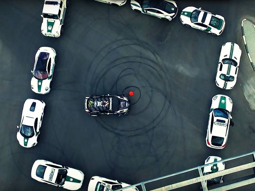 O piloto Ken Block em Dubai