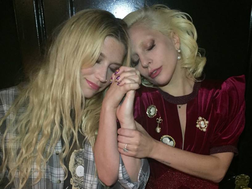 As cantoras Kesha e Lady Gaga