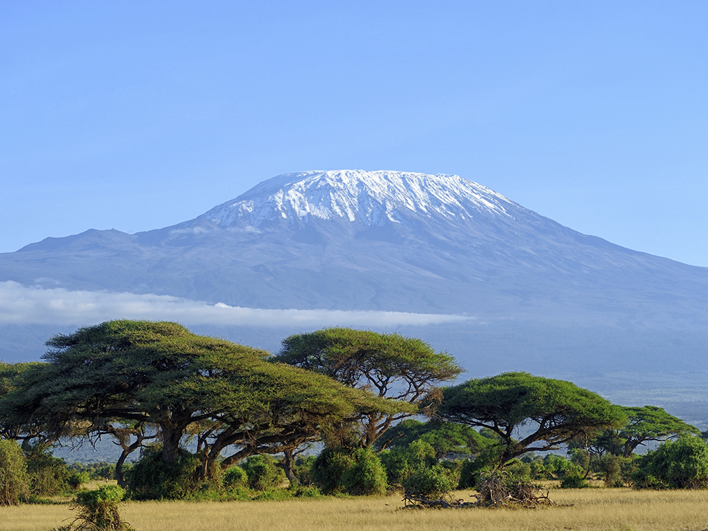 O monte Kilimanjaro, na Tanzânia: camada de gelo diminuiu em 85% de 1912 a 2007