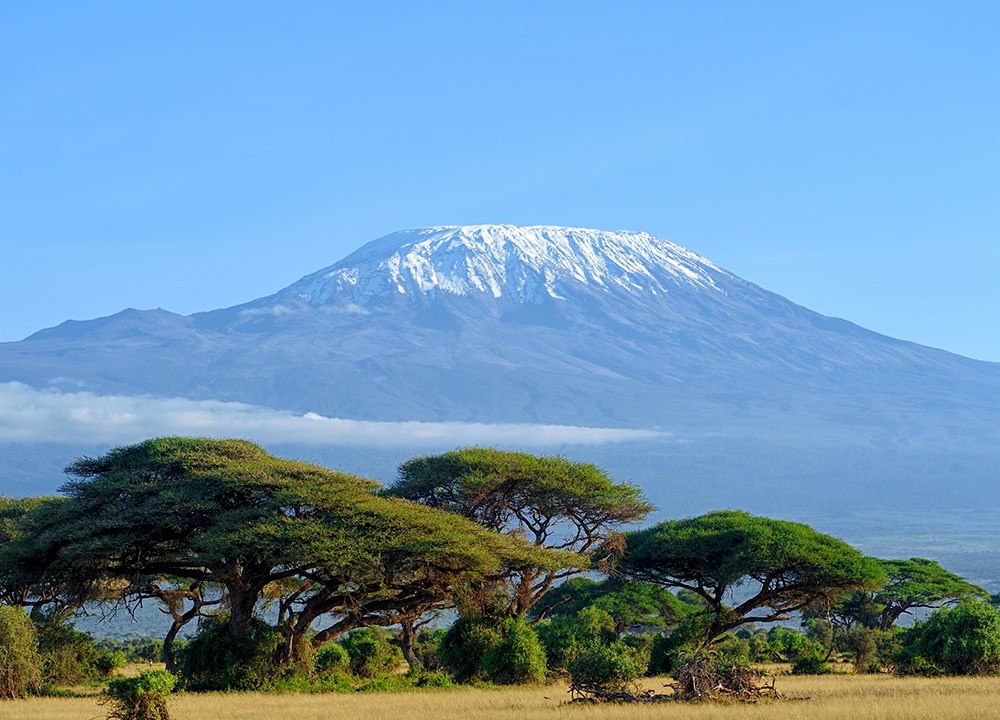 O monte Kilimanjaro, na Tanzânia: camada de gelo diminuiu em 85% de 1912 a 2007