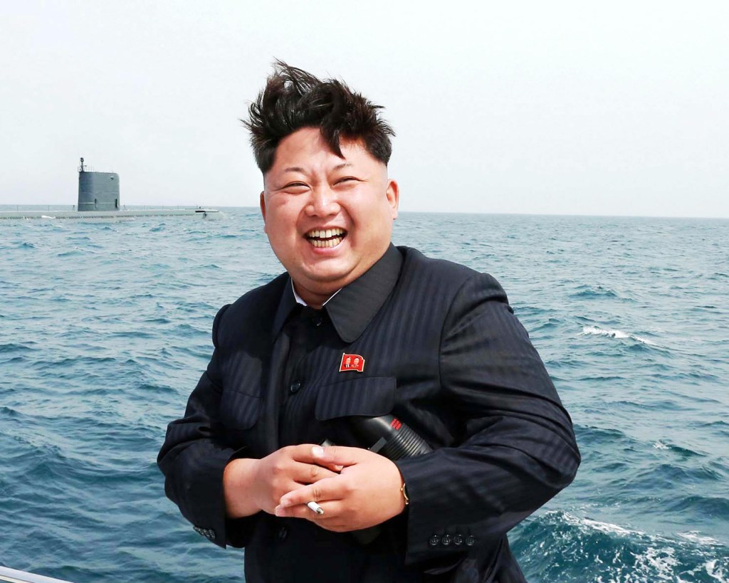 Kim Jong-un durante teste de míssil balístico submarino, na Coreia do Norte