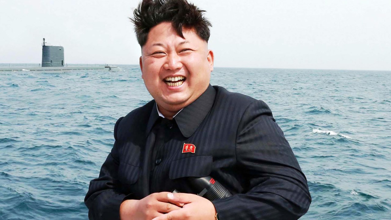 Kim Jong-un durante teste de míssil balístico submarino, na Coreia do Norte
