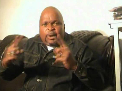 Kongulu Mobutu, filho de Mobutu Sese Seko, ex-ditador do Zair, matava qualquer um considerado desleal ao regime de seu pai Kongulu Mobutu, filho de Mobutu Sese Seko, ex-ditador do Zair, matava qualquer um considerado desleal ao regime de seu pai