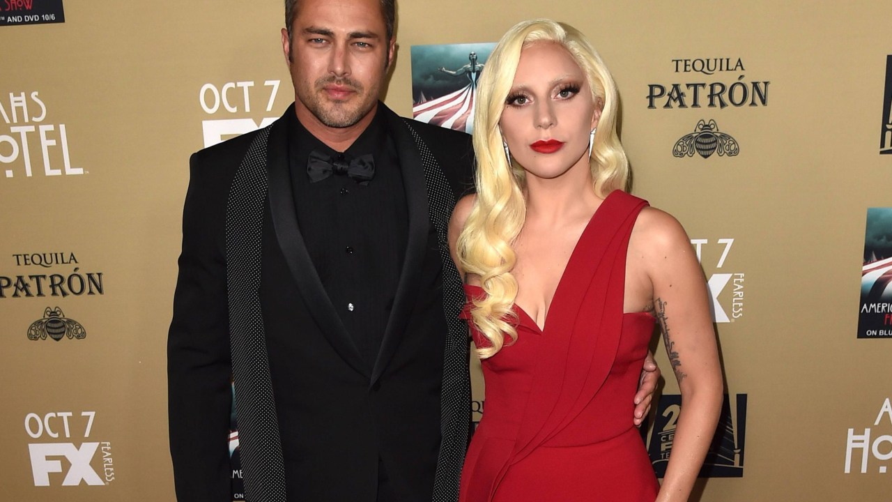 A cantora Lady Gaga e seu namorado o ator Taylor Kinney