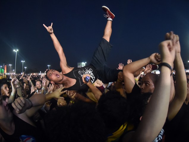 Público durante a apresentação da banda Lamb Of God no quarto dia do Rock in Rio 2015