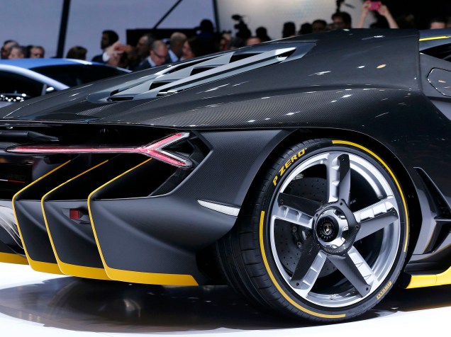 A nova "Lamborghini Centenario" é vista no salão internacional "Motor show", em Genebra, na Suíça, nesta terça-feira (01)