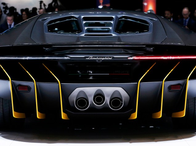 A nova "Lamborghini Centenario" é vista no salão internacional "Motor show", em Genebra, na Suíça, nesta terça-feira (01)