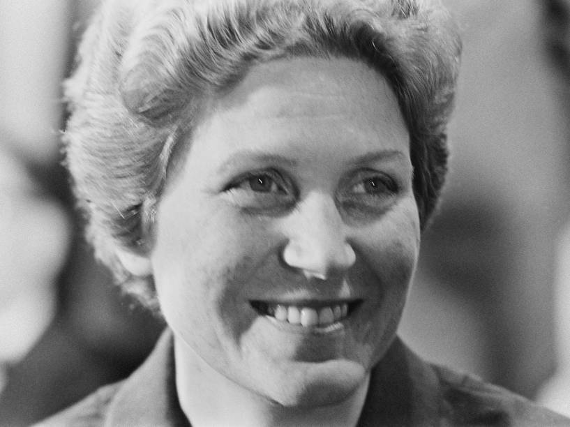 A filha de Josef Stalin, Lana Peters, desertou para os Estados Unidos após a morte do pai A filha de Josef Stalin, Lana Peters, desertou para os Estados Unidos após a morte do pai