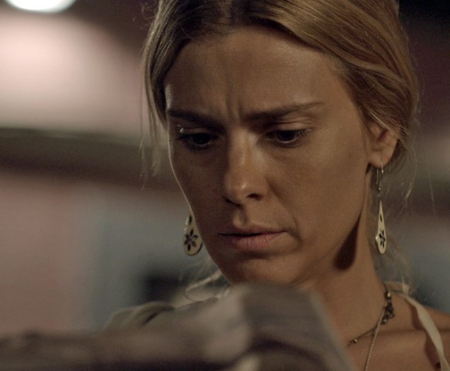 Lara (Carolina Dieckmann) em cena de ‘A Regra do Jogo’, da TV Globo