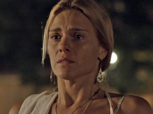 Lara (Carolina Dieckmann) em cena de ‘A Regra do Jogo’, da TV Globo