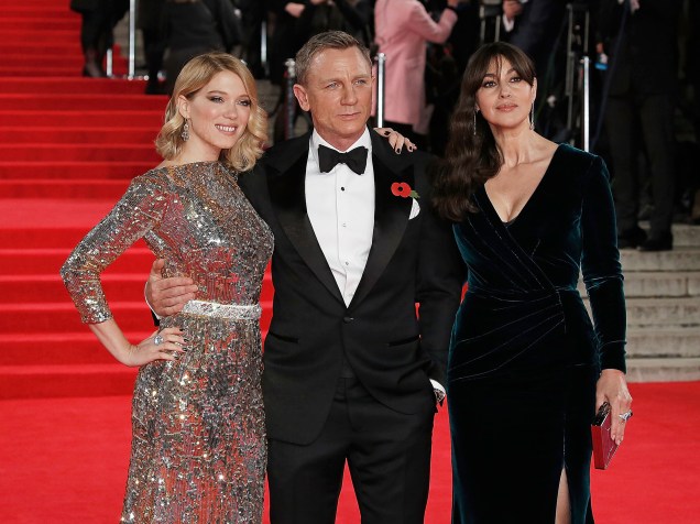Lea Seydoux, Daniel Craig e Monica Bellucci no Royal Albert Hall, em Londres