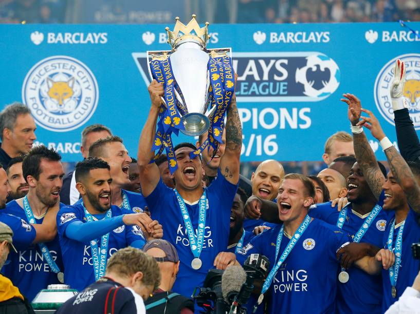 Leicester City conquista o título inglês após empate em clássico londrino