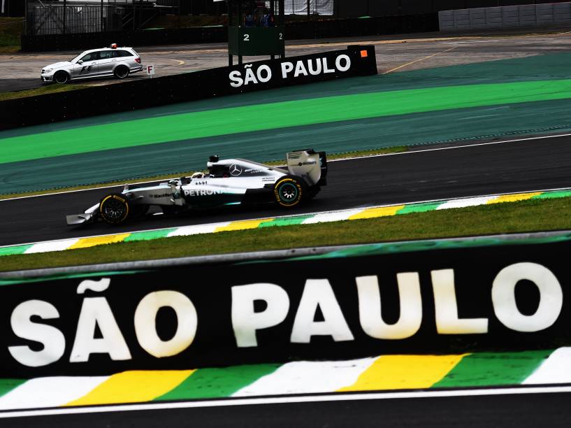 Lewis Hamilton da Mercedes durante treino classificatório para o Grande Prêmio do Brasil de Fórmula 1