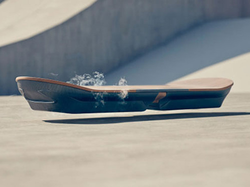 O Slide, da Lexus, usa levitação magnética e supercondutores de nitrogênio líquido resfriado para flutuar.