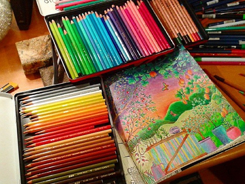 Livros para colorir 'salvam' faturamento do mercado editoral este ano