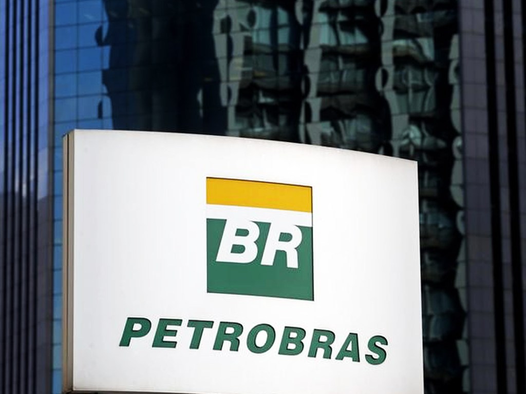 Logo da Petrobras em prédio da empresa em São Paulo