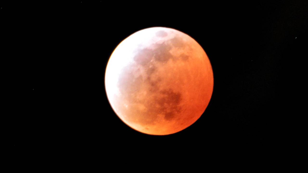 ''Lua de Sangue: impressionantes 5 horas de duração