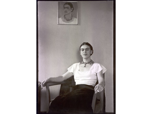 Lucienne Bloch, Frida Kahlo en el hotel Barbizon Plaza - 1931