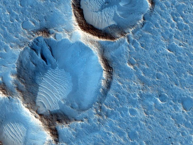 <p>Imagem exata do local de pouso da missão Ares 3, capturada em 8 de abril de 2015. Essa foto é uma captação das coordenadas verdadeiras da região de aterrissagem na Acidalia Planitia.</p>