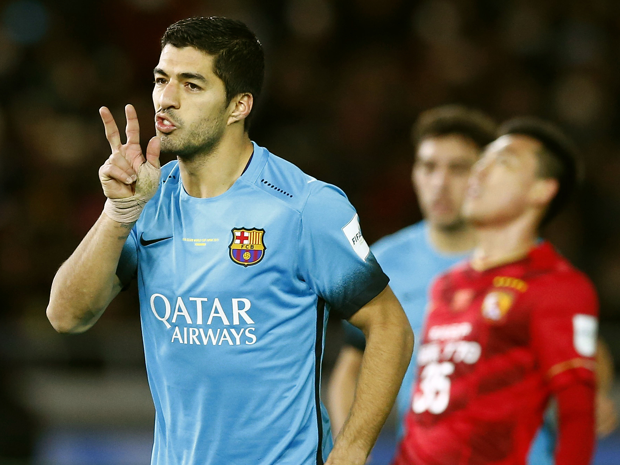 Luis Suárez marca três e leva o Barcelona à final do Mundial de Clubes, no Estádio de Yokohama, nesta quinta-feira (17)