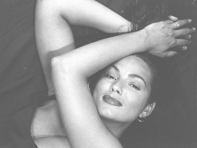 A modelo Luiza Brunet em foto tirada em 1995