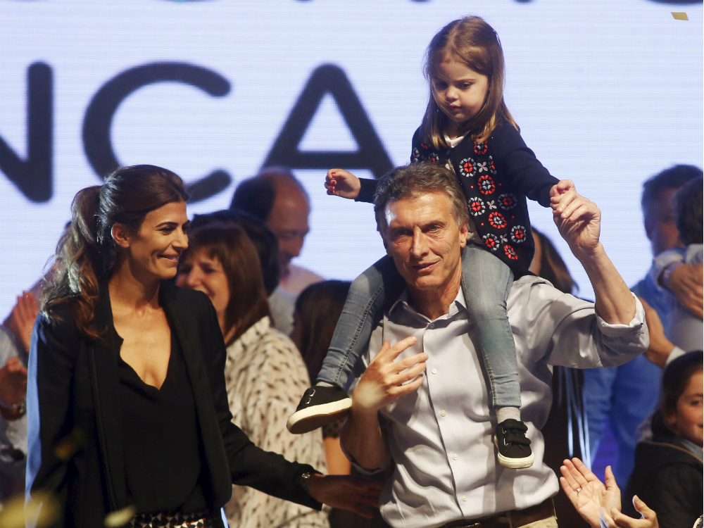 O candidato Maurício Macri, sua mulher Juliana Awada e sua filha Antonia