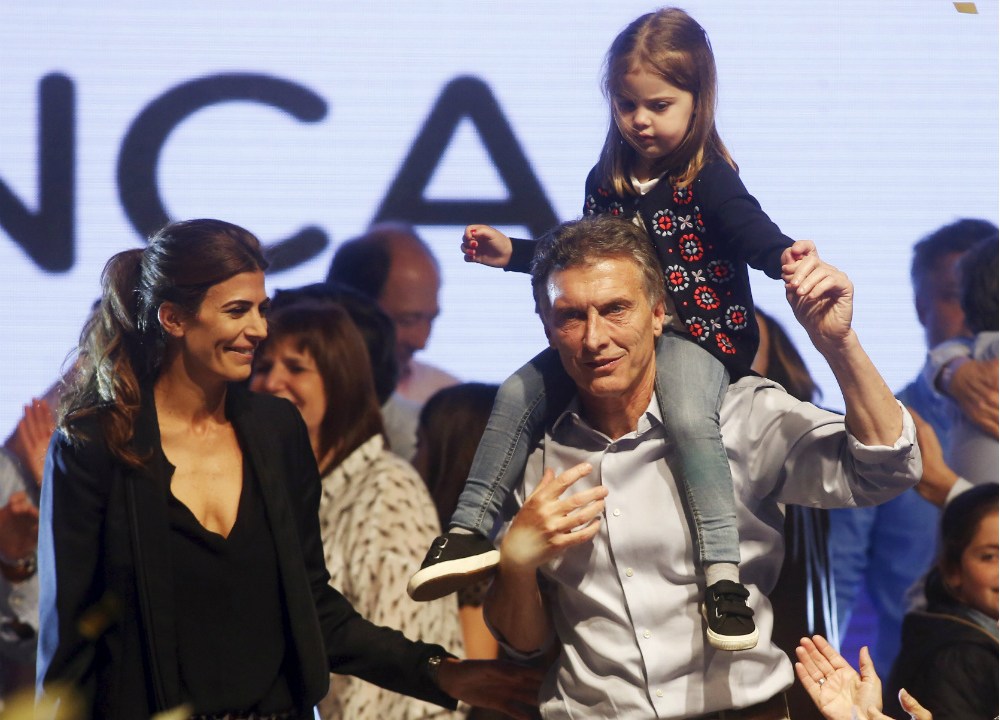 O candidato Maurício Macri, sua mulher Juliana Awada e sua filha Antonia
