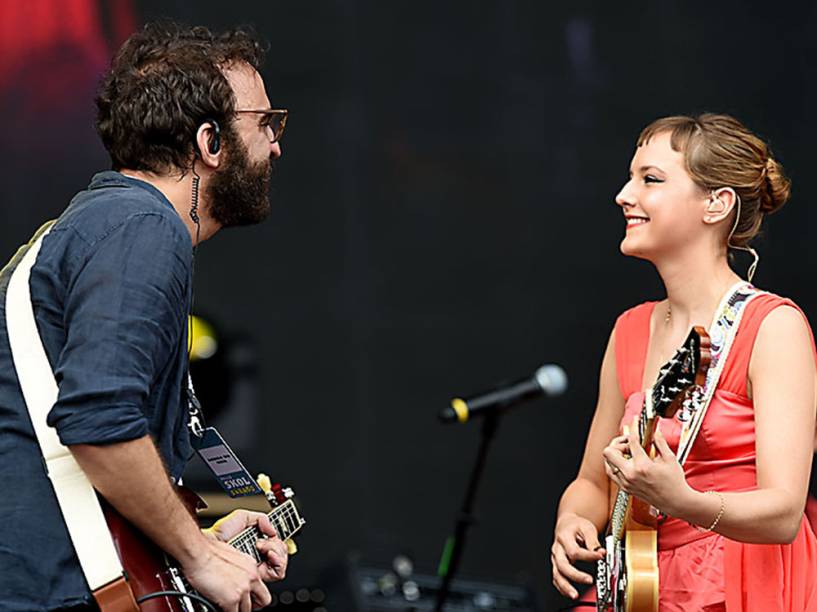 Os cantores Marcelo Camelo e Mallu Magalhães, durante apresentação da Banda do Mar, no Festival Lollapalooza 2015, no Autódromo de Interlagos, em São Paulo